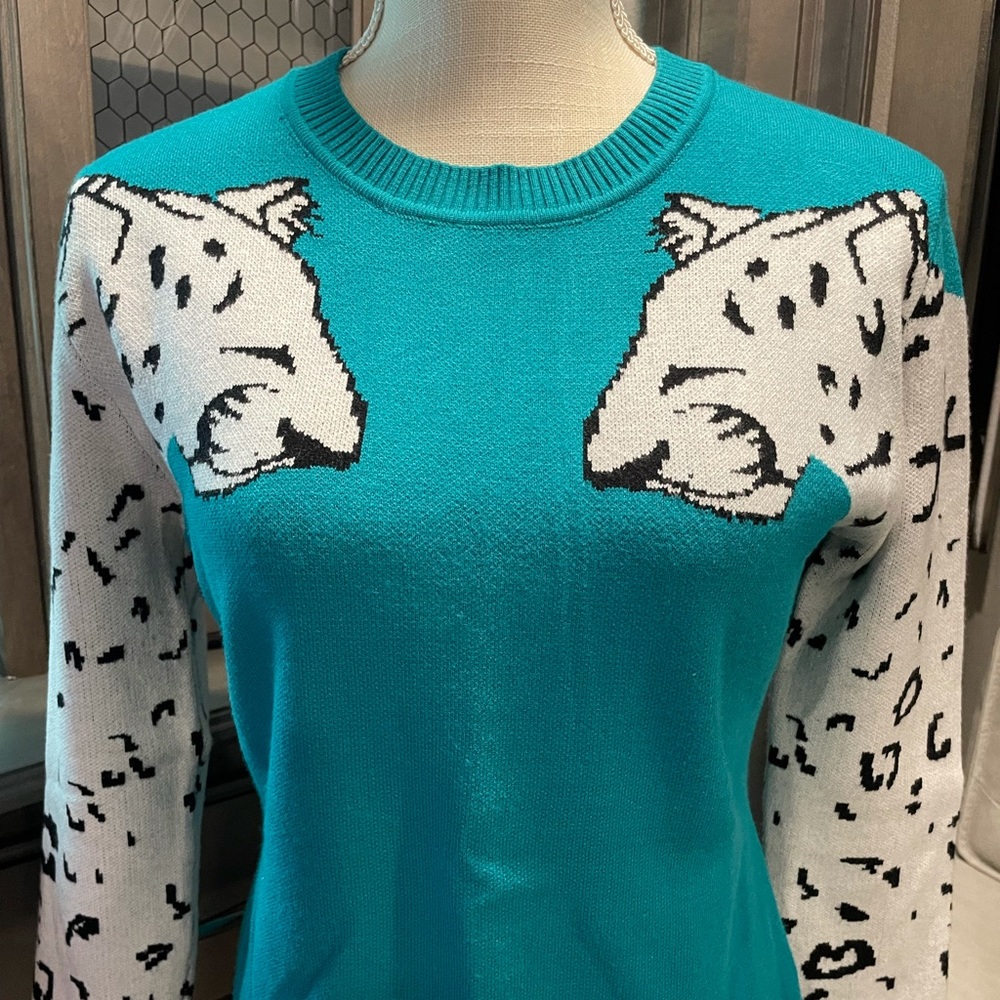 Women’s Teal Lioness Sweater Size Small